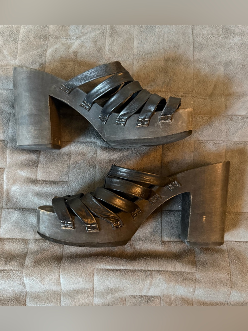 Vintage Black wooden leather platform sandals with chunky heel size 6.5